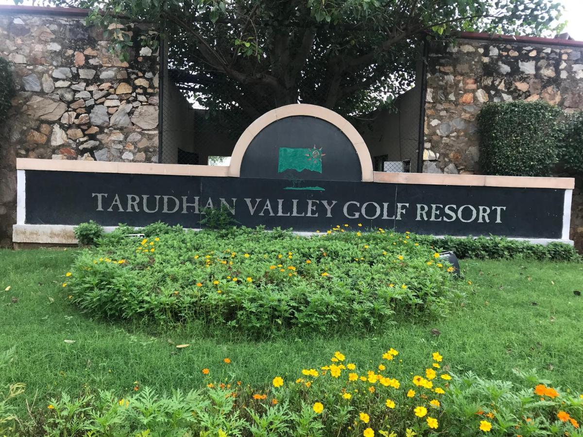 Premium Apartment In Tarudhan Valley Golf Resort Manesar Exterior foto