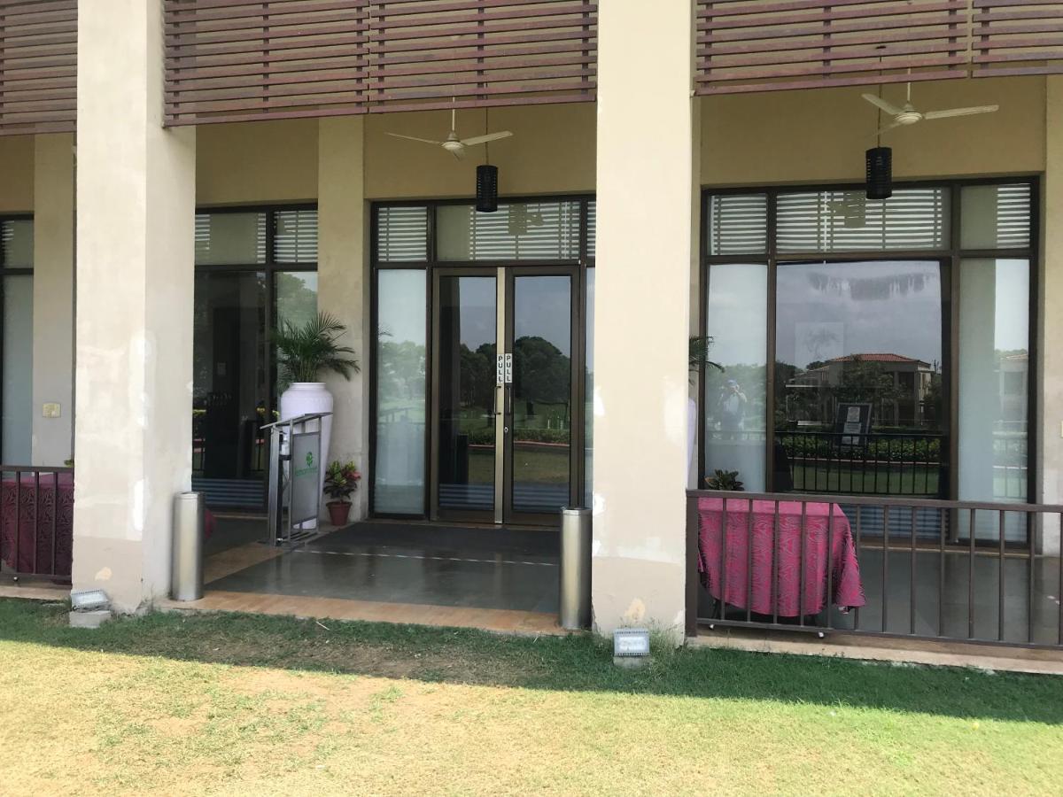 Premium Apartment In Tarudhan Valley Golf Resort Manesar Exterior foto